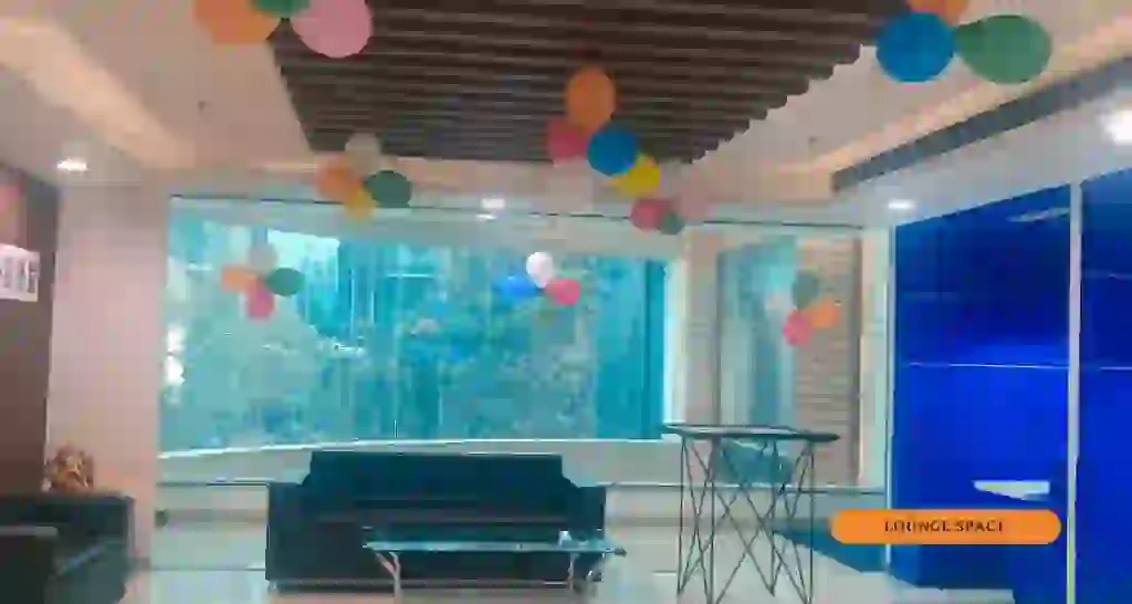 Collaborative and functional managed office workspace setup