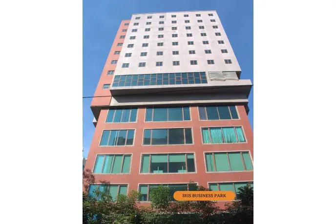 Contemporary workspace aesthetics of a corporate guest