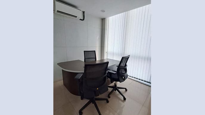 Contemporary workspace aesthetics of a managed office