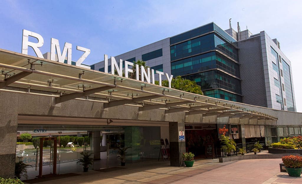 Contemporary workspace aesthetics of a corporate guest