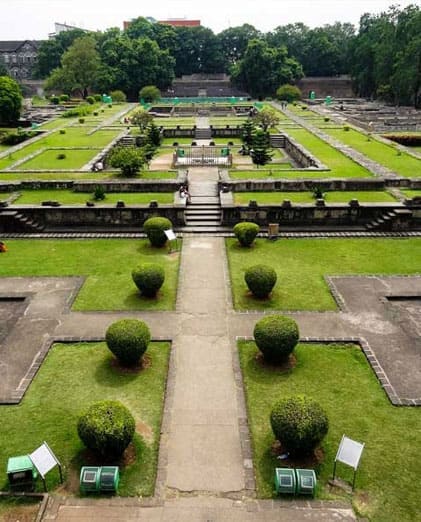 Contemporary workspace aesthetics of a managed office